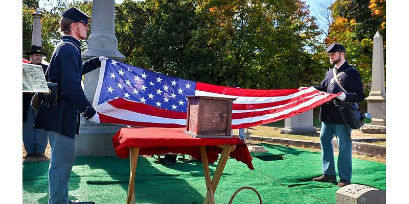 Remains of nearly 30 Civil War veterans found in a funeral home’s storage are laid to rest