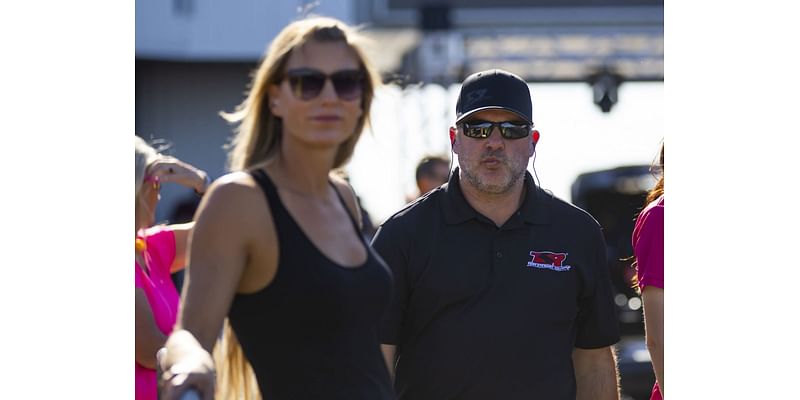 “That Was My Only Job” – Tony Stewart Reveals How His Wife Took the Steering Wheel and Guided Their Family Through Childbirth