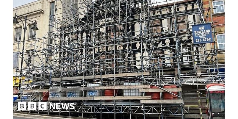 Wiley and Co facade in Sheffield to be removed over safety fears