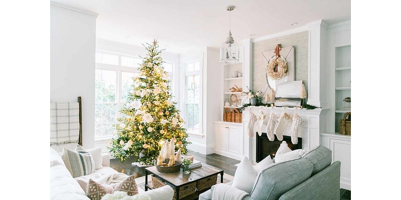 How to Decorate the Perfect Christmas Coffee Table