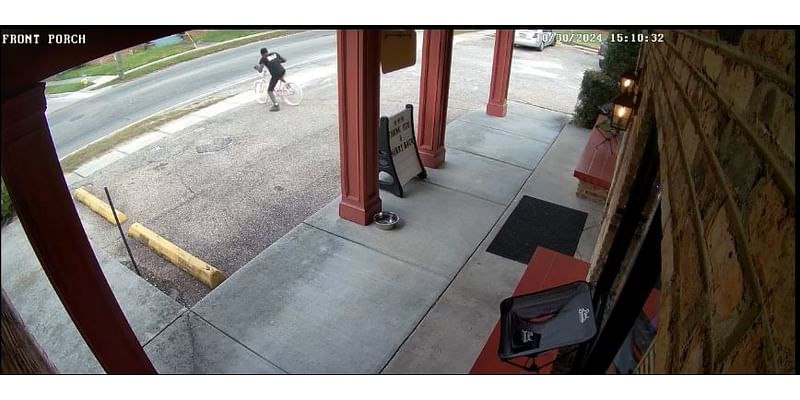 Mobile bike theft caught on camera (video)