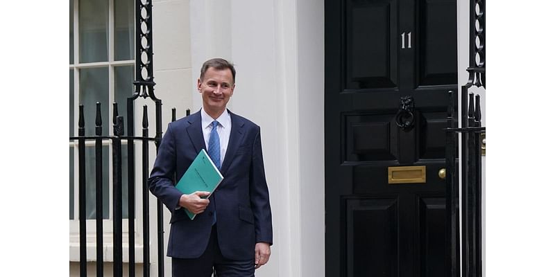 Hunt claims UK has ‘turned a corner’ as he slashes national insurance