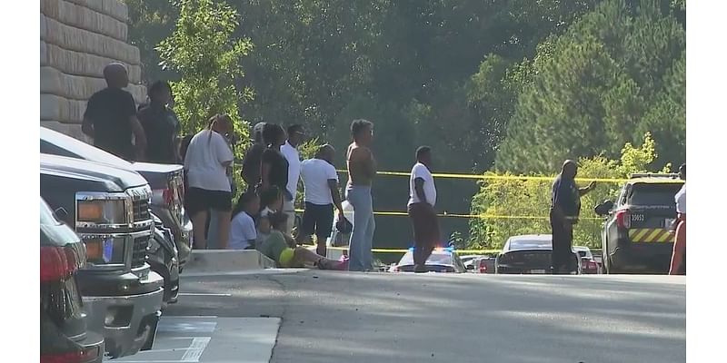 Man, woman shot to death at Atlanta apartments