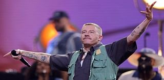 Macklemore leads anti-America chant during charity concert in Seattle to benefit Palestinian refugees