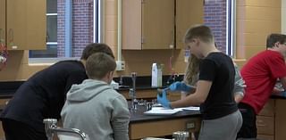 Sullivan Middle School students get hands-on experiance with the brain