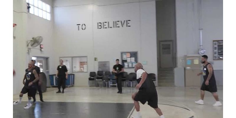 Golden State Warriors teach inmates to become basketball coaches