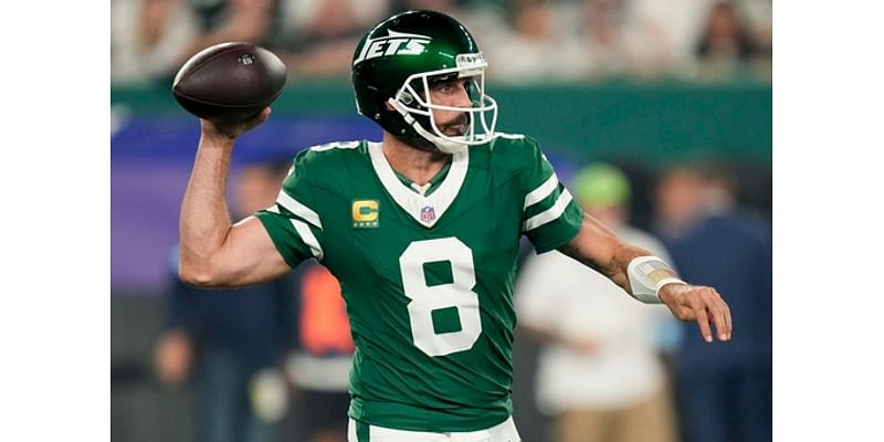 Jets’ Aaron Rodgers returns to huge cheers for 1st home game since Achilles tendon injury last year