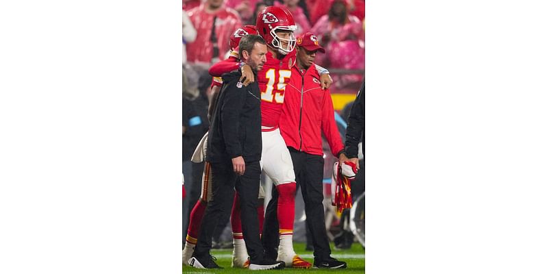 Chiefs’ Mahomes practicing as usual 2 days after tweaking his ankle in Monday night win over Bucs