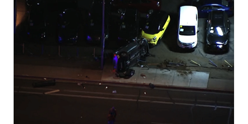 Single-car crash leaves 1 dead, 1 injured in Phoenix and causes road closure