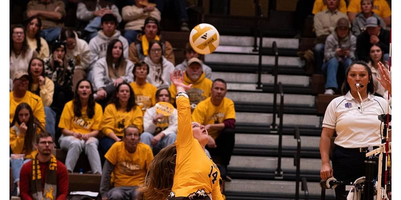 Wyoming Cowgirls volleyball defeats UNLV, but drops match to CSU