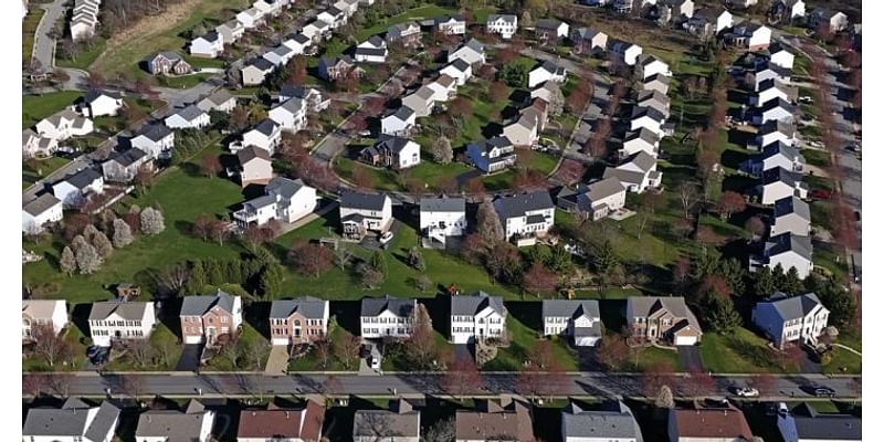 Hundreds defrauded in door-to-door Ontario scam, Canada-wide warrants issued