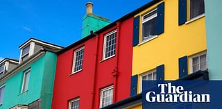 UK house prices rise for third month in a row, says Halifax