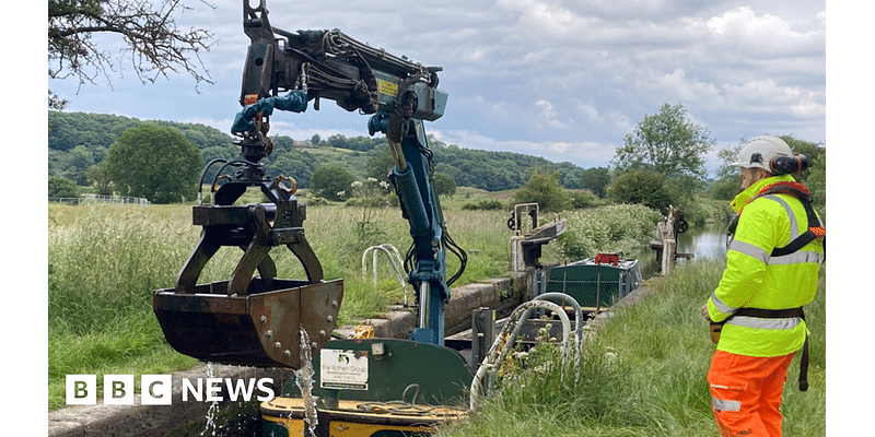 Dredgers to clear 1,100 tonnes of silt from river in Leicester