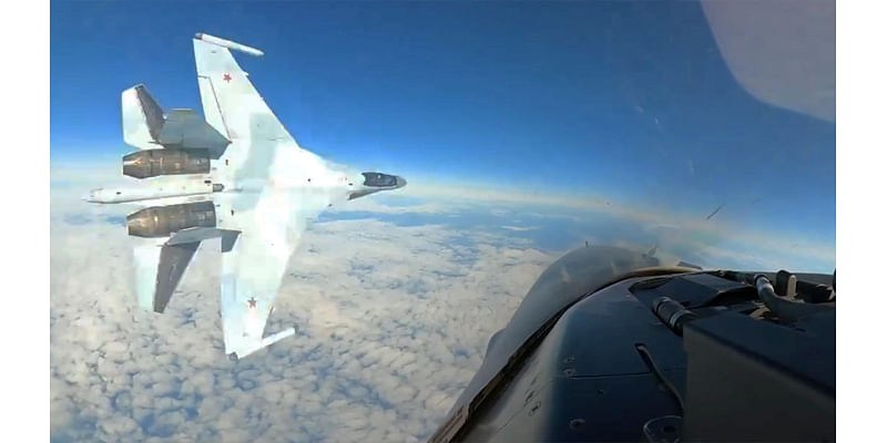 Russian Su-35 Shown ‘Headbutting’ American F-16 At Very Close Range Off Alaska