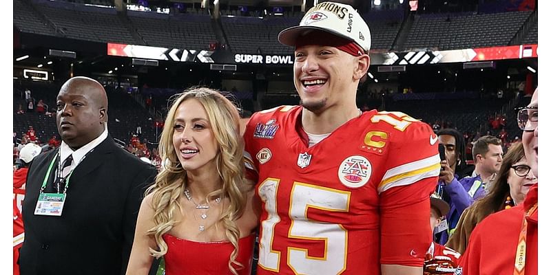 Pregnant Brittany Mahomes Shows Off Chiefs Game Day Outfit