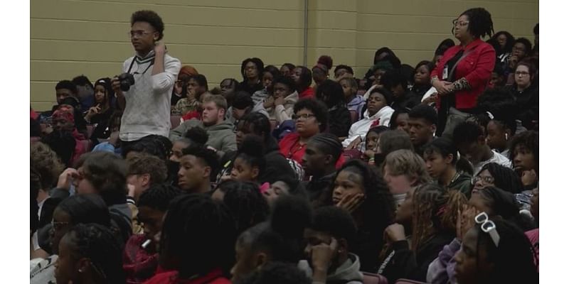 Pine Bluff students make pledge against gun violence