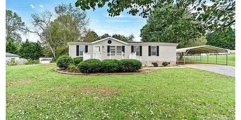 3 Bedroom Home in Hickory - $174,000