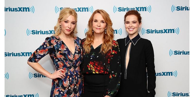 Lea Thompson on Working With Daughters Maddie and Zoey Deutch