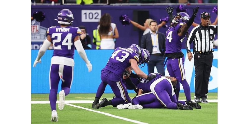 Brian Flores’ defense saves Vikings again, this time vs. Aaron Rodgers and Jets in London