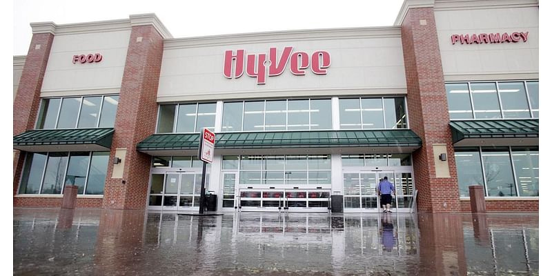 10-point buck breaks into Hy-Vee on Madison's East Side Wednesday