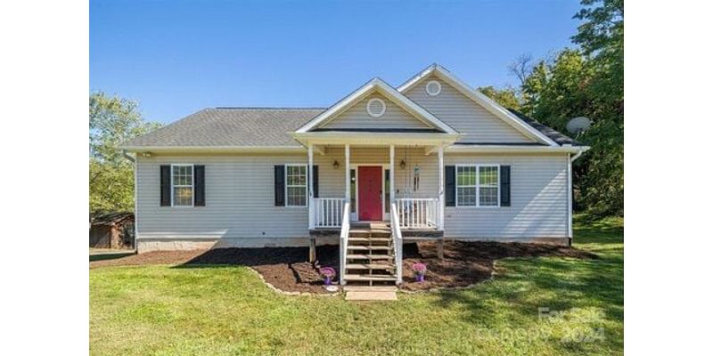 3 Bedroom Home in Hickory - $299,000