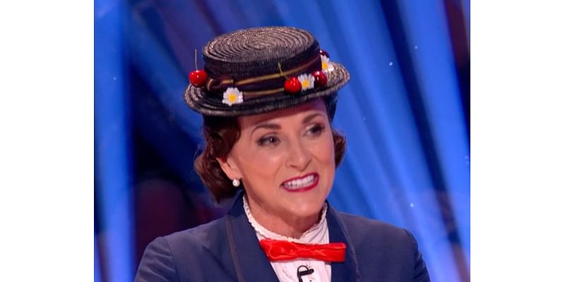 Strictly viewers left ‘distracted’ by ‘awful’ blunder behind unaware Shirley Ballas