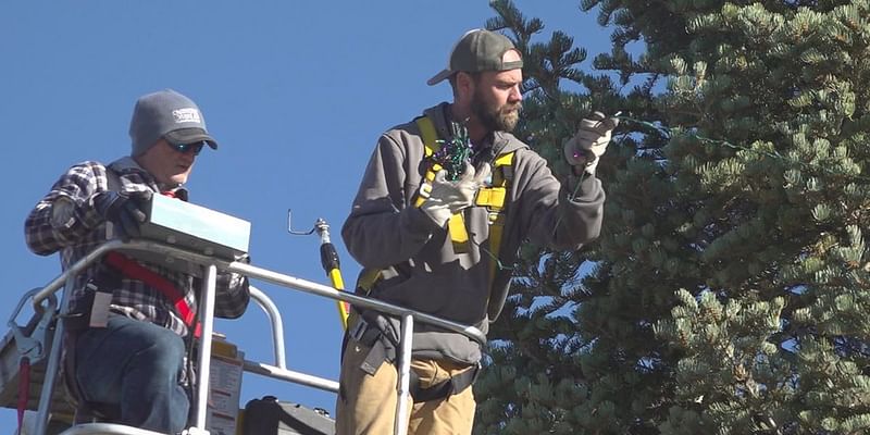 Rapid City crews putting up holiday decorations in time for annual events