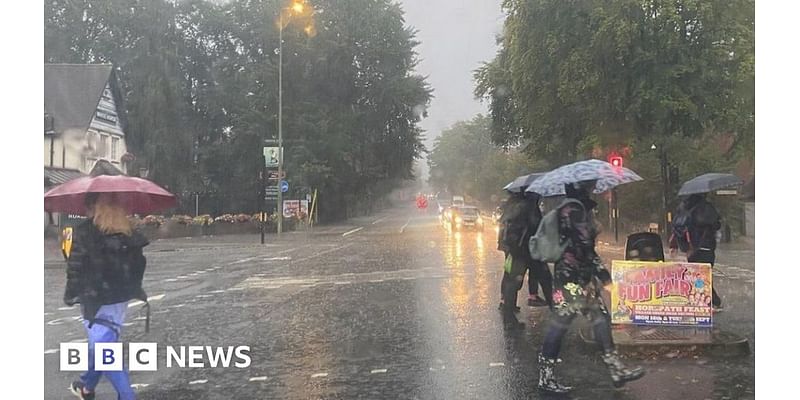 Oxfordshire schools close as heavy rain causes flooding