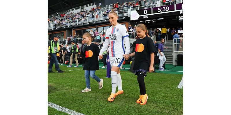 Reign re-sign M Jess Fishlock to one-year contract