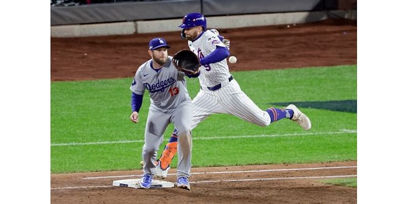 Max Muncy becomes first player to reach in 12 straight plate appearances in single postseason