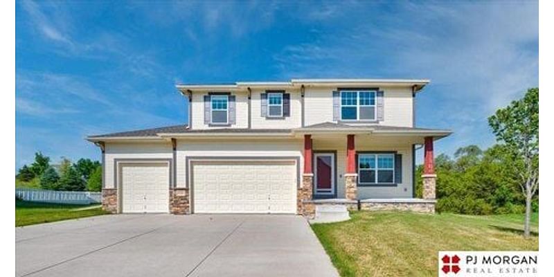 6 Bedroom Home in Papillion - $460,000