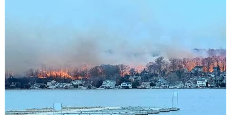 N.Y. parks worker dies fighting fire