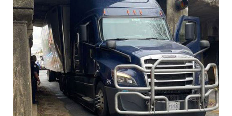 18-wheeler stuck under overpass on 6th Street causing traffic delays