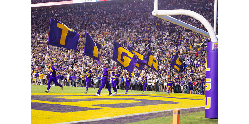 Kirk Herbstreit furious over LSU fans throwing trash after facemask penalty: 'Enough is enough, clowns'