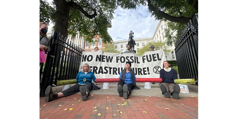 Climate protestors lock themselves to State House gates