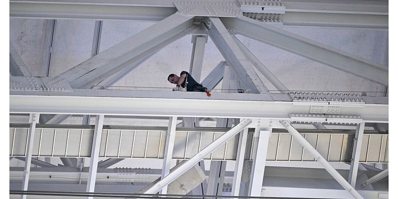 Debris falls from AT&T Stadium roof before Cowboys game against Texans; no injuries reported