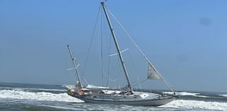 2 rescued when sailboat runs aground at Jersey Shore