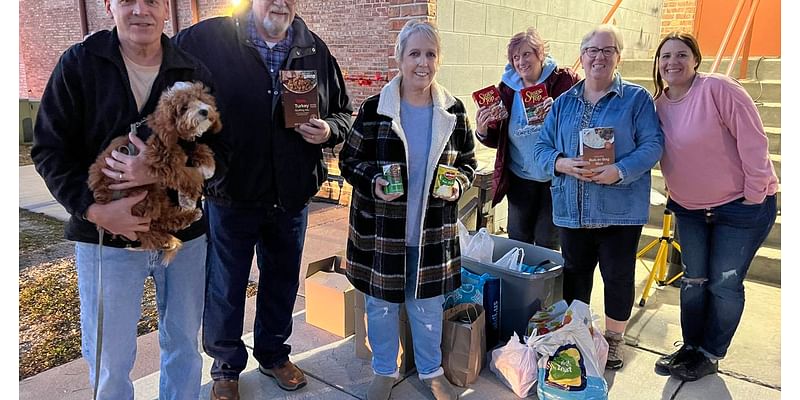 Stage Coach Players collecting Thanksgiving items for local families