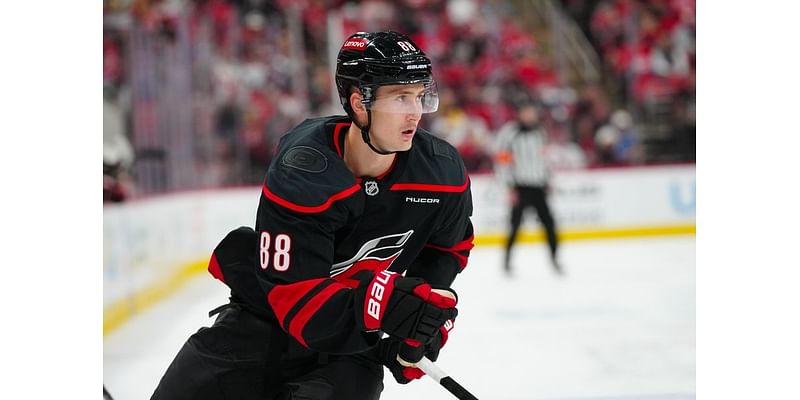 Martin Necas, Hurricanes beat Flyers for seventh straight win