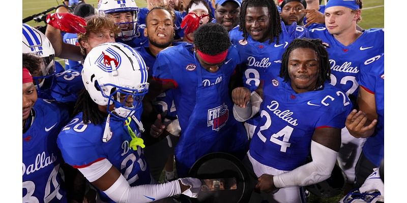 SMU gets 4 TDs from Smith and three more with offense watching, beats TCU