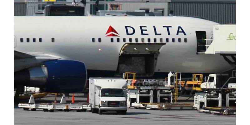 Marine Corps veteran is kicked off Delta aircraft over 'threatening' T-shirt