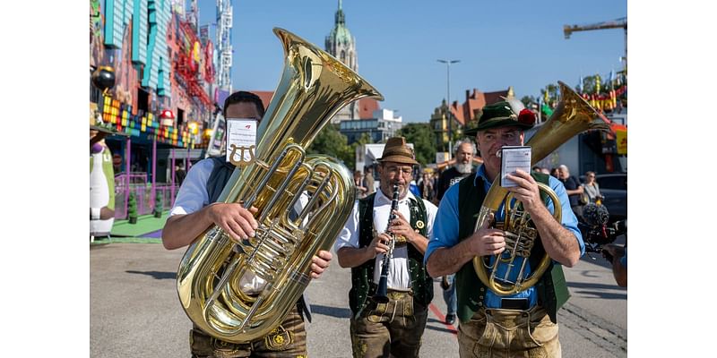 Oktoberfest is almost open. Beer lovers are lining up in Munich ahead of the ceremonial keg-tapping