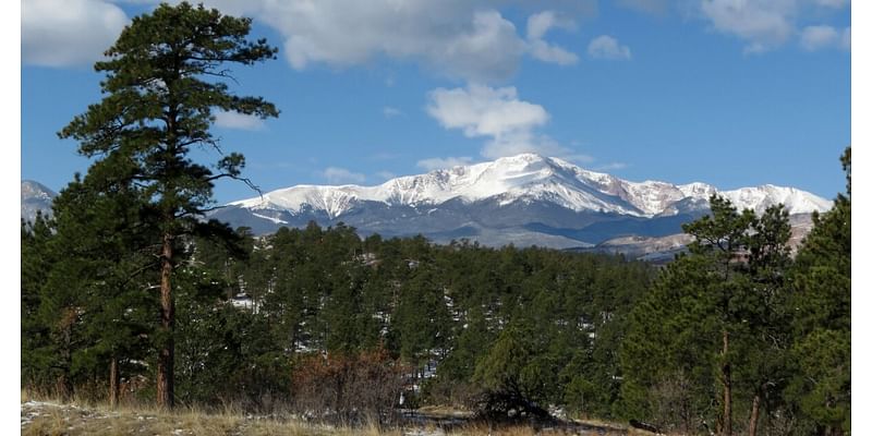 Dry through Thanksgiving Day, with snow moving in Thursday evening