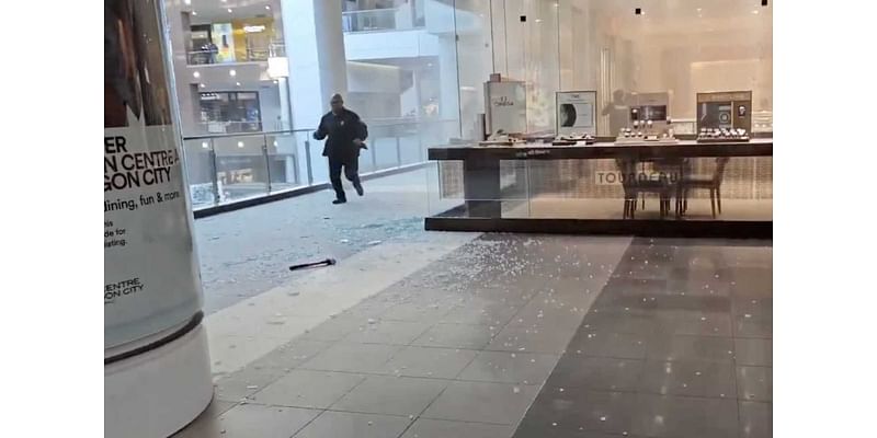 NEW: Another smash-and-grab robbery at luxury watch store in Pentagon City mall