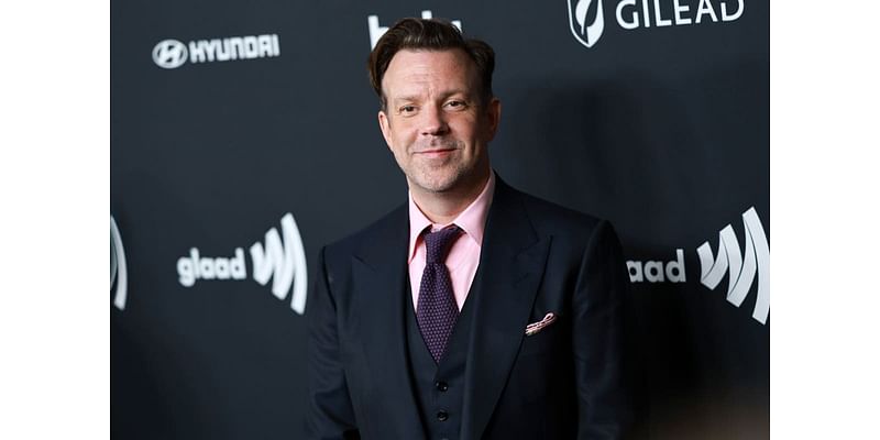 Jason Sudeikis asks autograph hunters for distance after ‘scary’ encounter