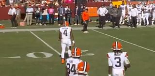 Deshaun Watson appears to walk off field during Browns 4th down attempt