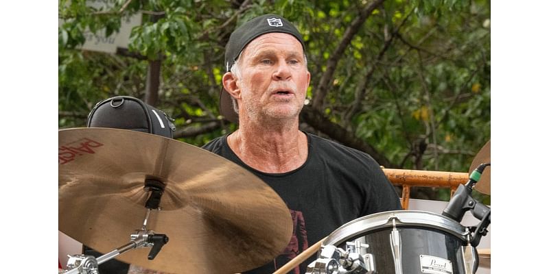 This Red Hot Chili Peppers busker had no idea he was performing one of their classic tracks in front of Chad Smith