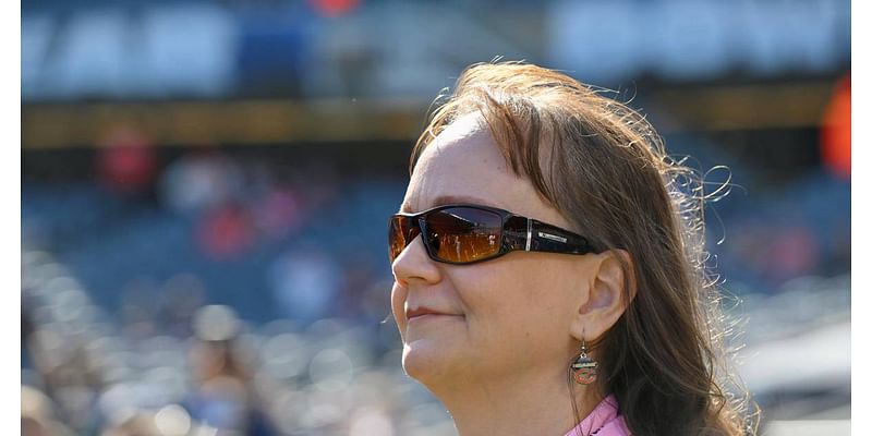 Two Lake County breast cancer patients honored at Chicago Bears Crucial Catch Game