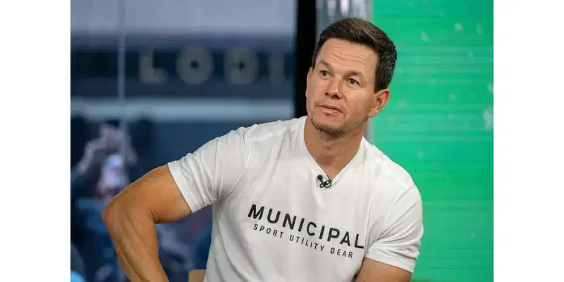 Fans Ridicule Mark Wahlberg’s ‘Perfect’ Golf Routine Ahead of The Match: ‘Never Played a Public Course’