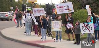 Duelling protests held in Edmonton over sexual orientation, gender identity policies in schools